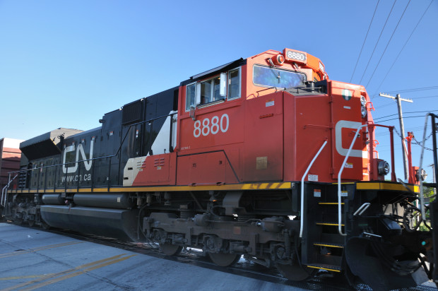 CN Rail threatens workers with lockout