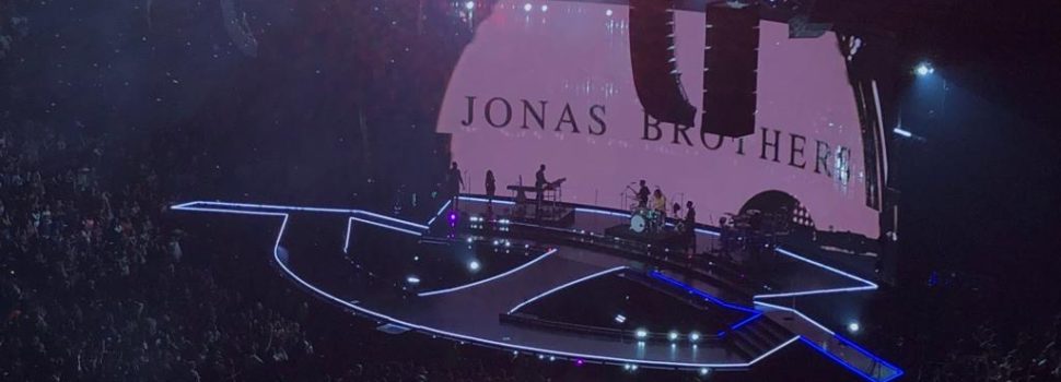 Jonas Brothers concert gives fans nostalgic feel